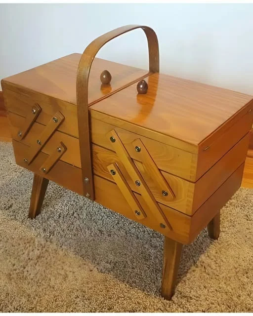Boîte à couture transformée en objet déco