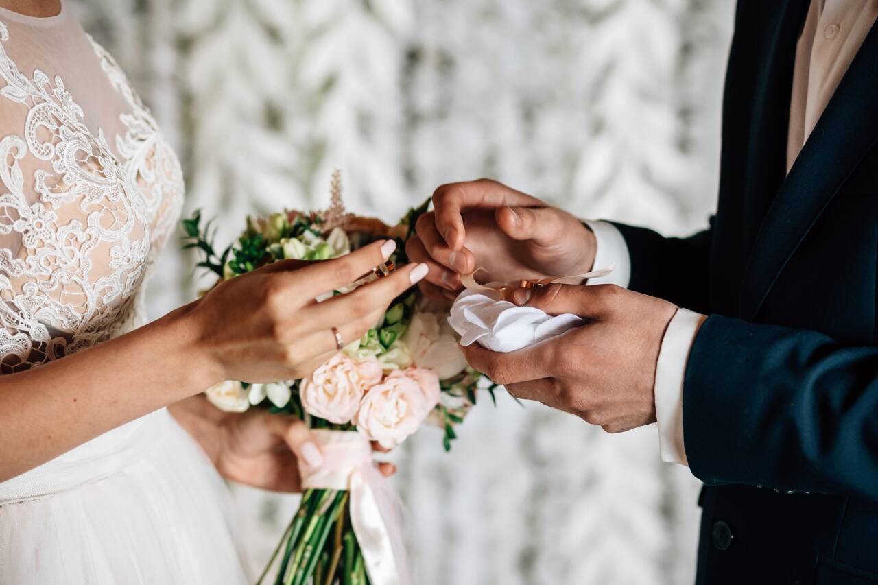 Mariage en extérieur avec chien présent
