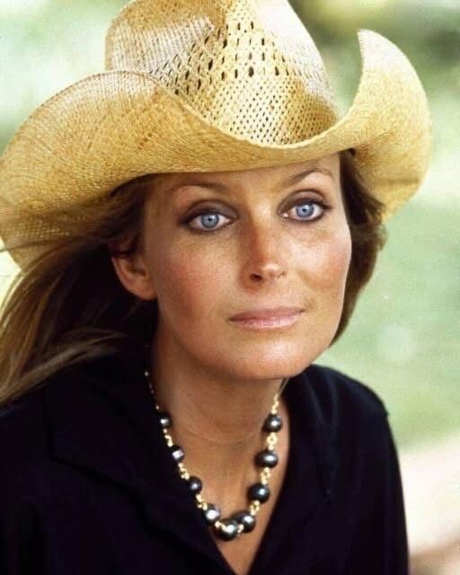 Bo Derek jeune sur la plage
