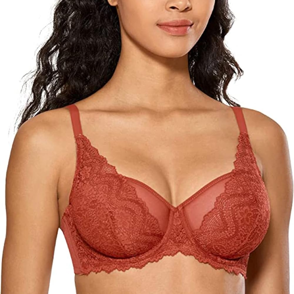 Soutien-gorge noir sous haut blanc