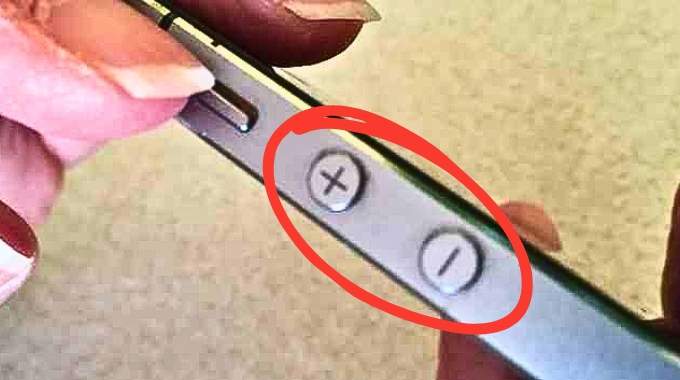 iPhone avec boutons de volume mis en avant