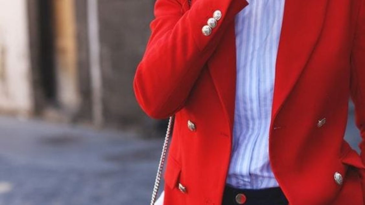 Comment porter la couleur rouge sur un blazer
