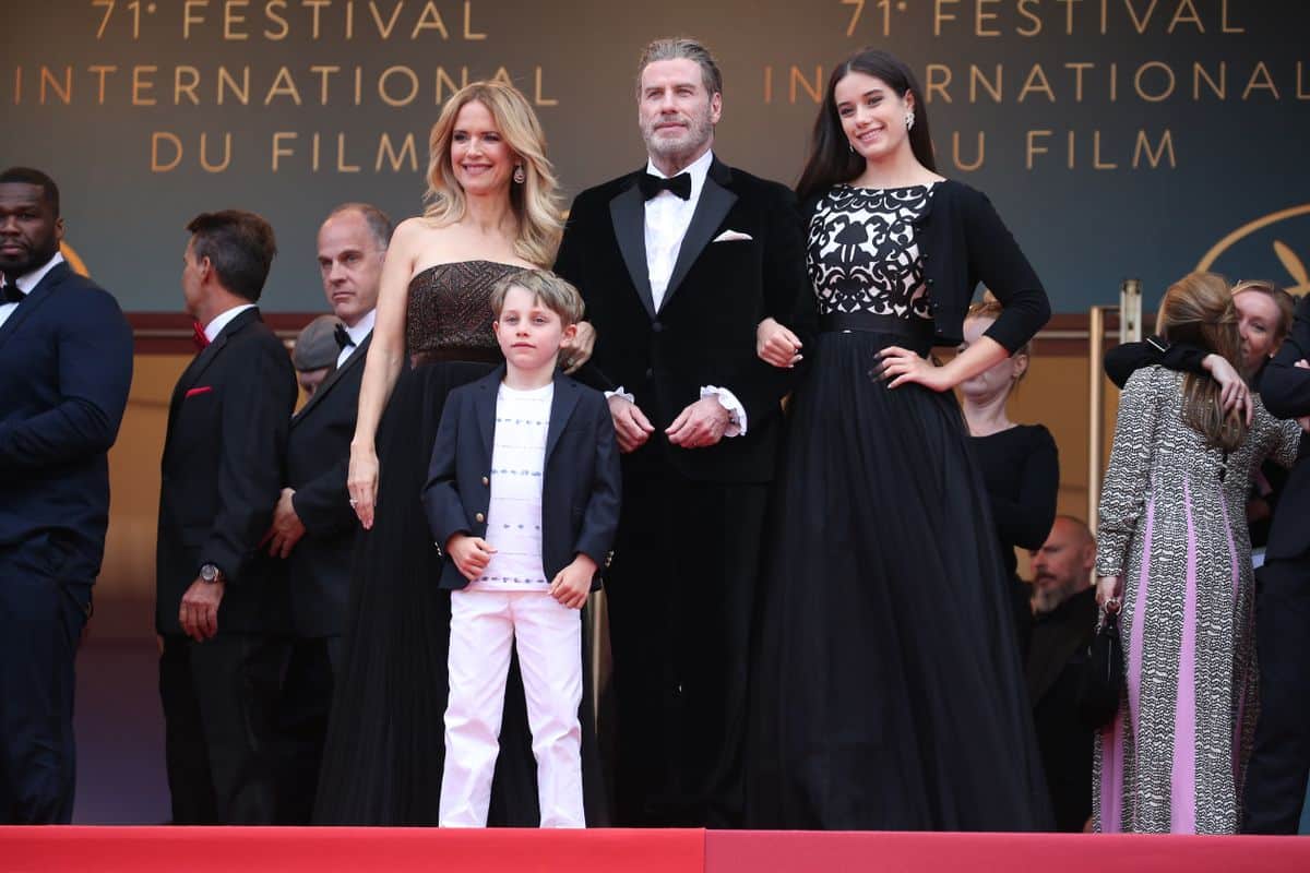Ella et John Travolta partageant un moment complice