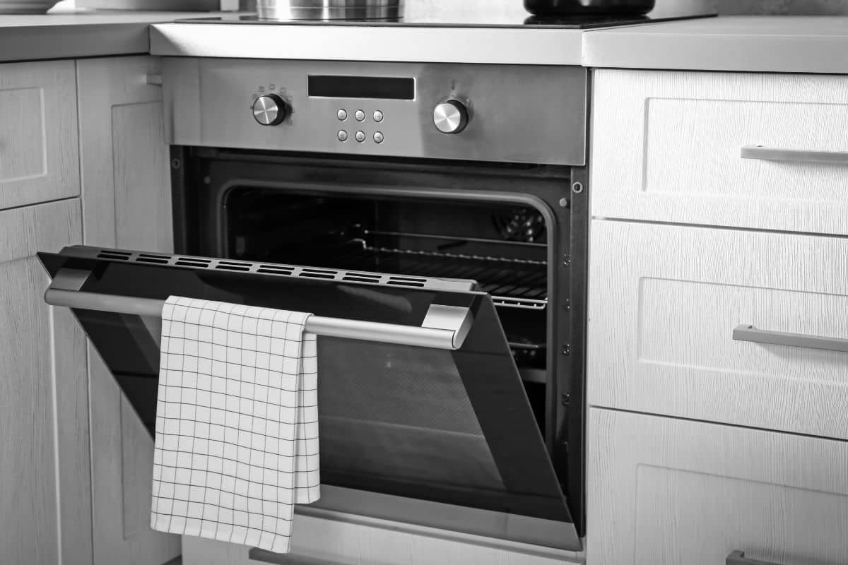 Plusieurs torchons humides entassés - à éviter