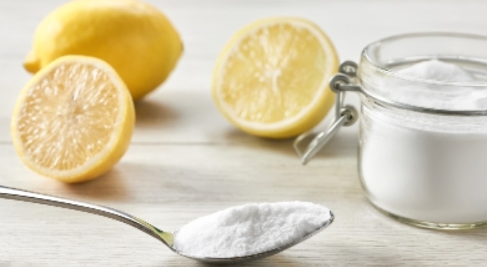 Nettoyage au citron et bicarbonate