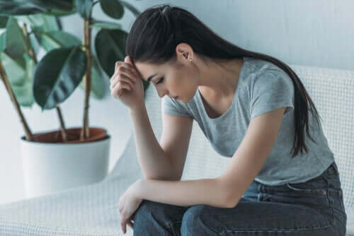 femme traversant un moment difficile