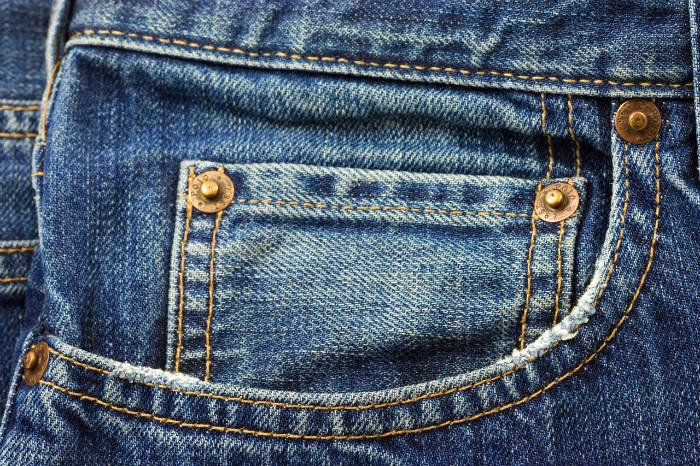 Détail des rivets sur un jean
