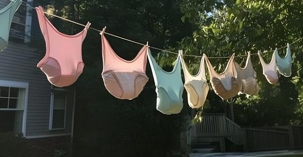 Étendoir coloré avec lingerie exposée