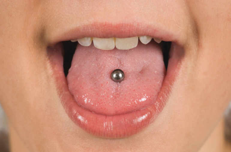 Soins piercing lingual
