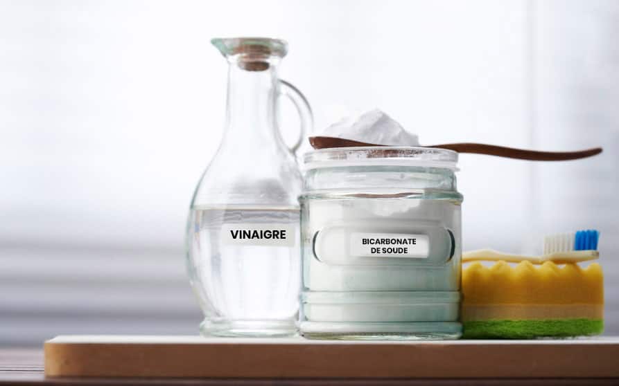 Produits ménagers naturels : vinaigre blanc et bicarbonate de soude