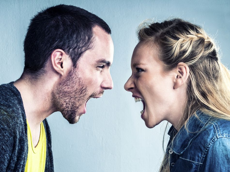 Jeune couple en pleine dispute