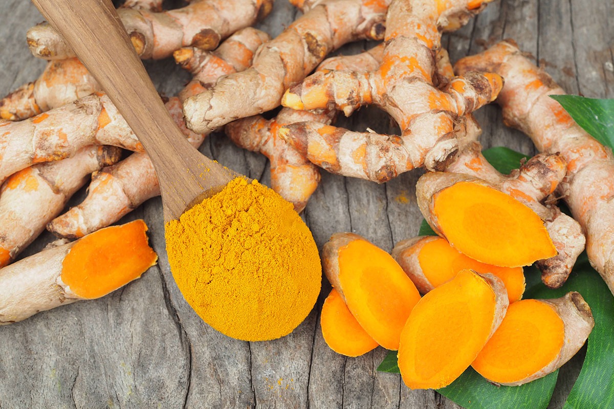 Curcuma en poudre dorée