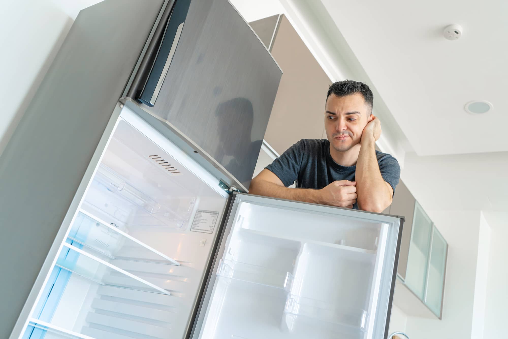 Intérieur d'un réfrigérateur bien rangé