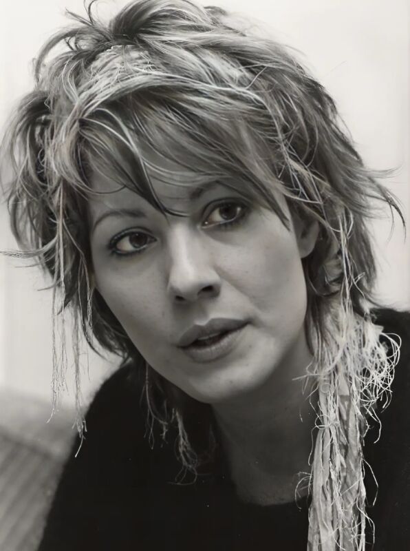 Linda Kozlowski s'impliquant dans une action solidaire