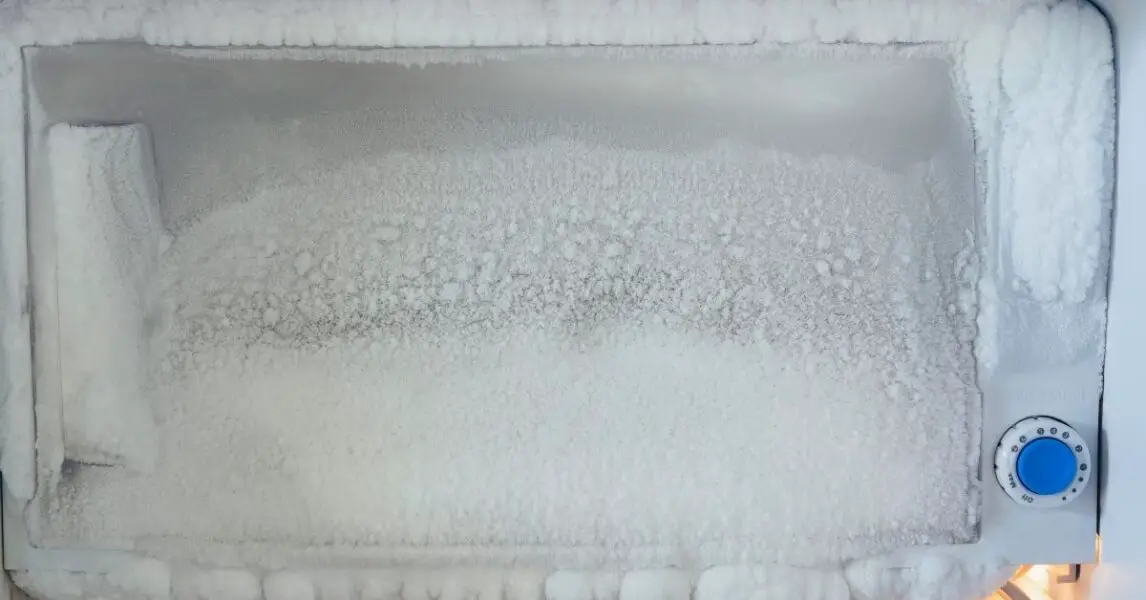 Congélateur avec couche de givre importante