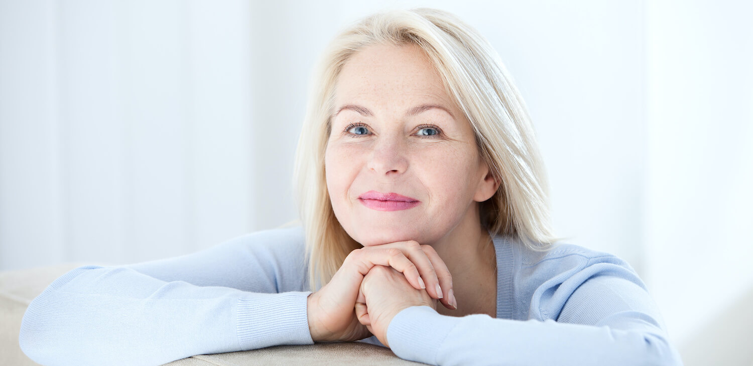 Femme réfléchissant à la relation affective