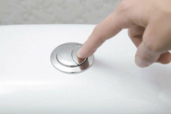 Illustration stylisée de deux boutons de chasse d'eau, l'un petit, l'autre grand