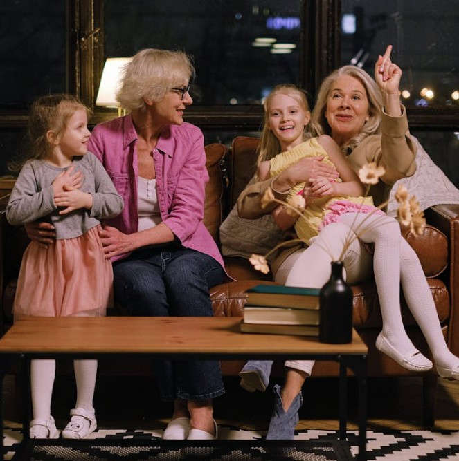 Cheveux bouclés et soyeux, rappelant une texture héritée
