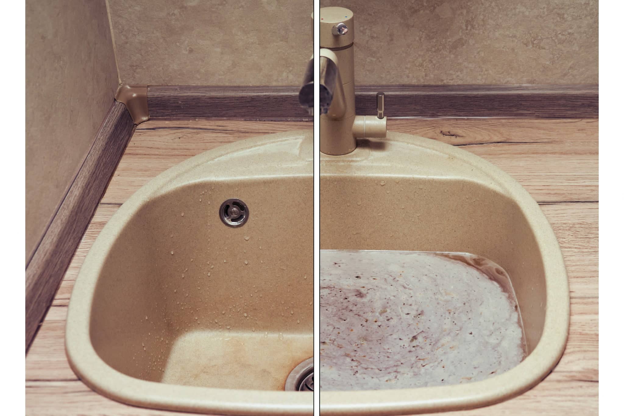 Bouteille en plastique, bicarbonate, vinaigre et gros sel posés sur un plan de travail.