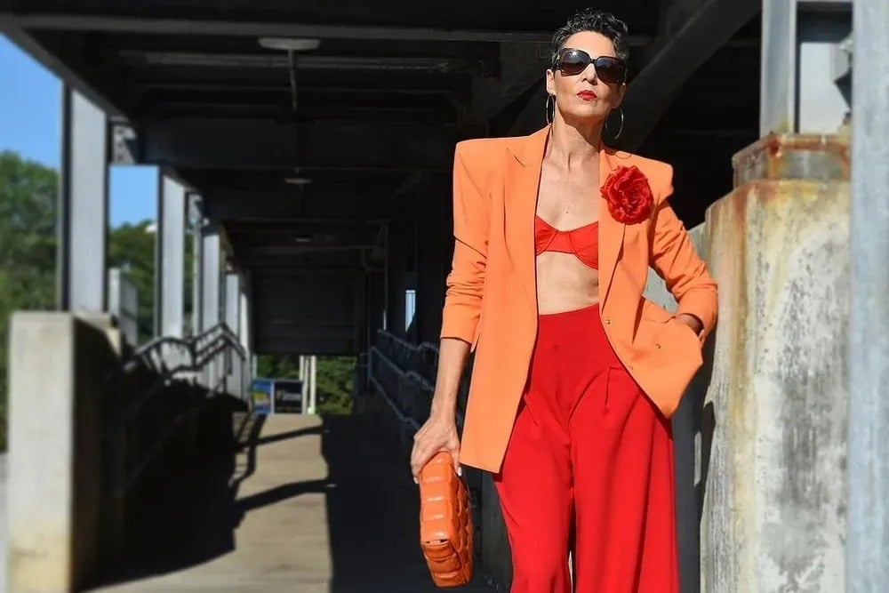 Chevelure avec des reflets et mèches naturelles pour de la lumière