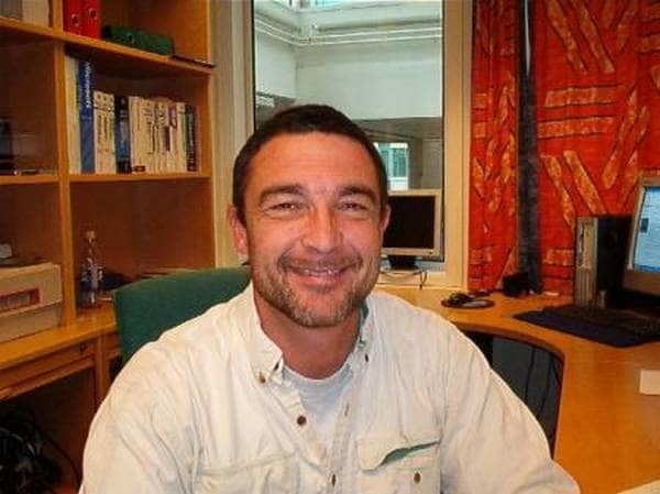 Nicolas-Jacques Charrier dans un cadre professionnel moderne, éloigné des paillettes.