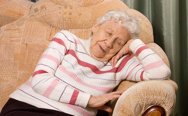 Une personne âgée bénéficiant d'un accompagnement bienveillant