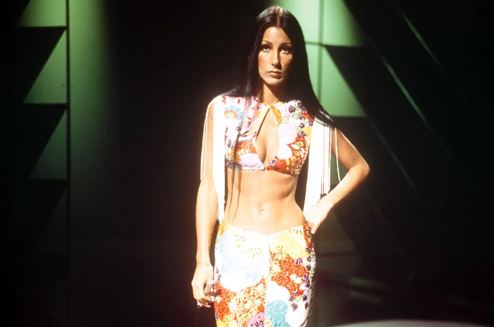 Comparatif de photos de Cher jeune et aujourd'hui