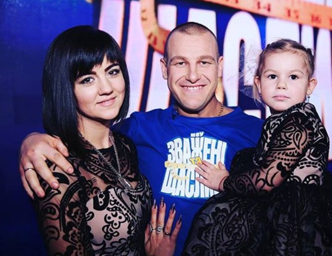 Arkadiy transformé, souriant et léger, lors d'une épreuve sportive