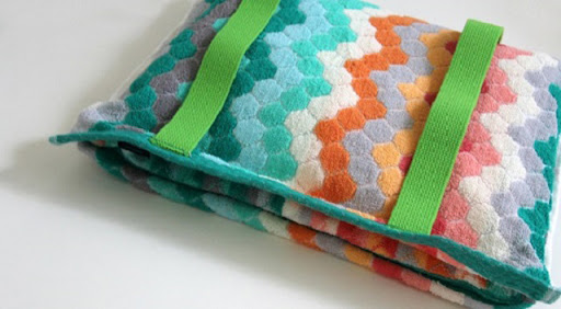 Matériel de couture et tissu prêt pour un projet DIY